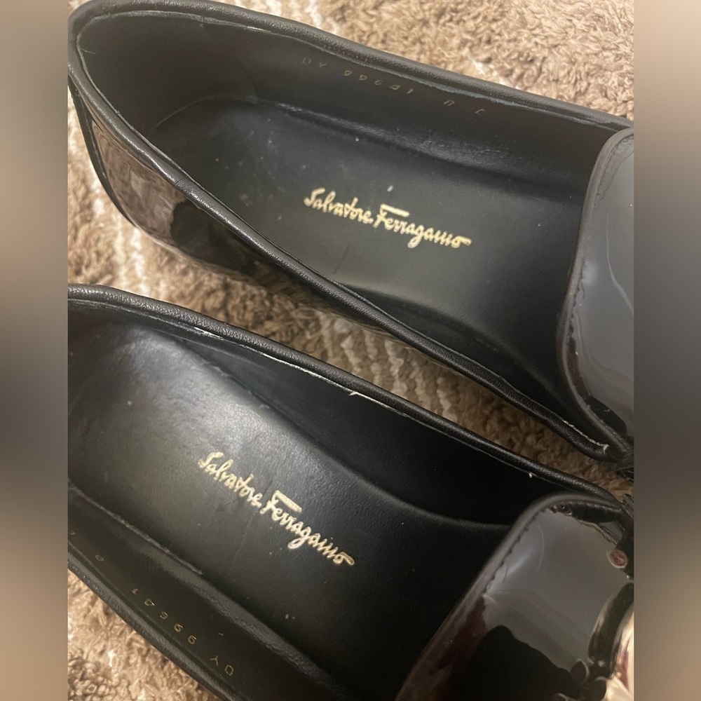 Salvatore Ferragamo Women's Trifoglio Patent Leather Loafer Size 8 fits like a 7 - Picture 9 of 10